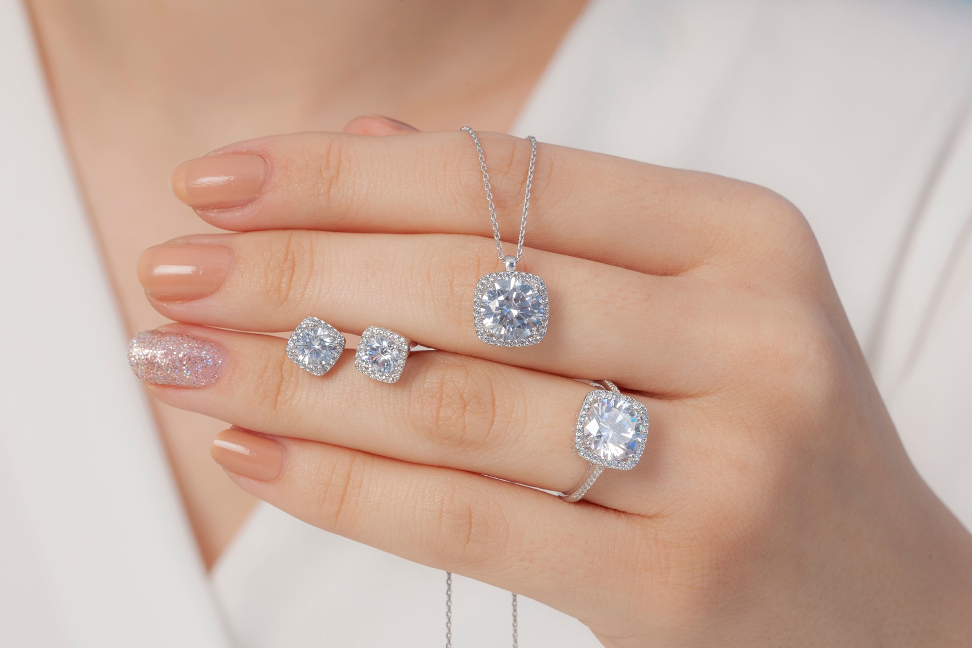 Buy 3 Carat Classic Round Solitaire Ring, artificial diamond bracelet online  – Attrangi